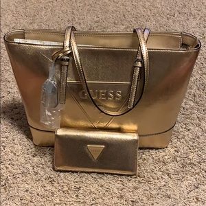 Women’s Guess Purse and Wallet Set
